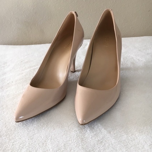 MICHAEL Michael Kors Shoes - Michael Kors nude pump